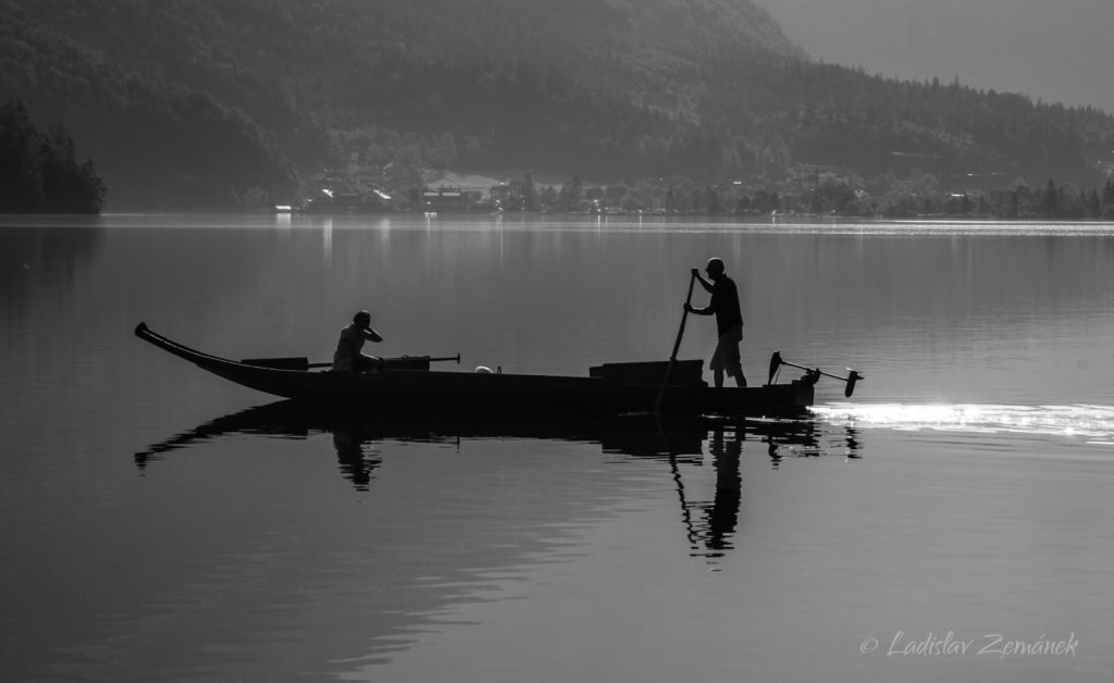 Hallstatt - ráno na jezeře