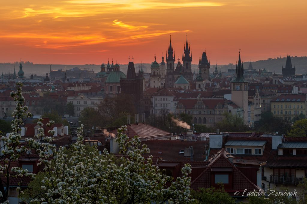 Východ Slunce nad Starým Městem