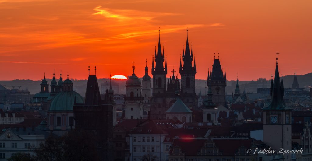 Východ Slunce nad Starým Městem