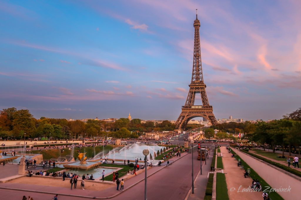 Zahrady Trocadéro - Eiffelova věž při západu slunce