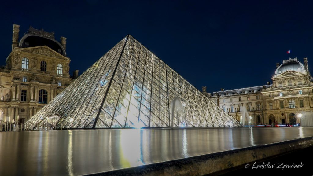 Večerní Louvre