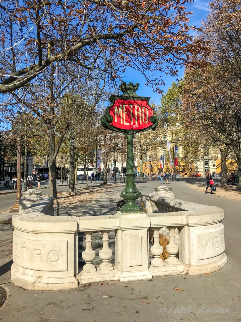 Vstup do metra - Avenue des Champs-Élysées