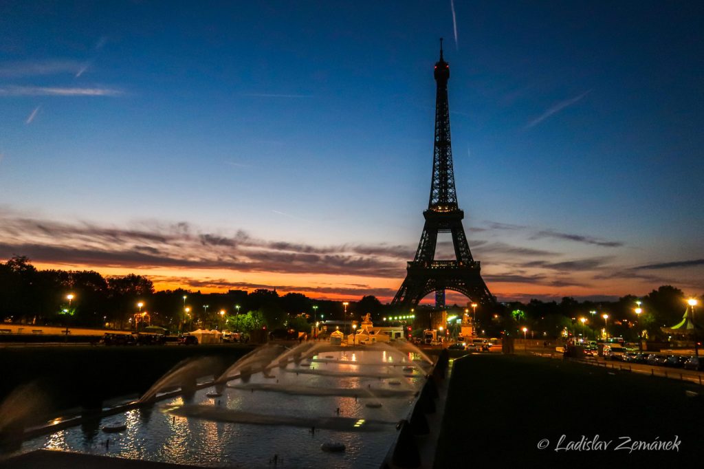 Zahrady Trocadéro - Eiffelova věž při východu slunce