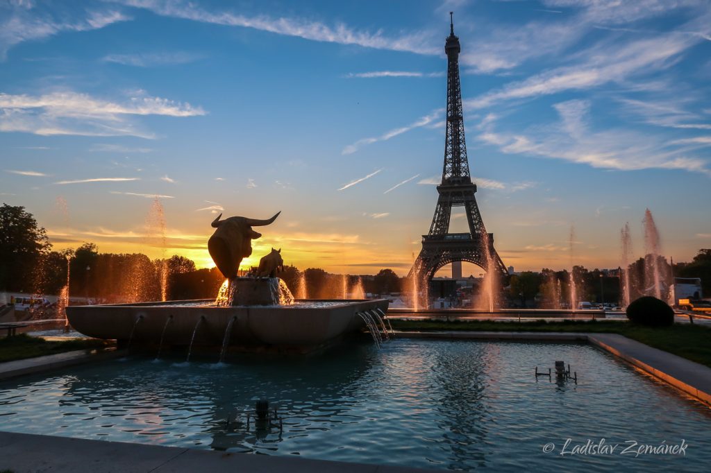 Zahrady Trocadéro - Eiffelova věž při východu slunce