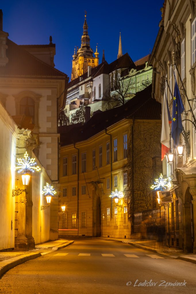 Pražský hrad z Valdštejnské ulice