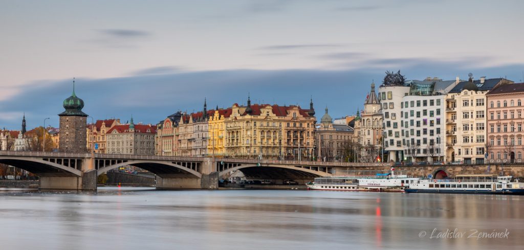 Palackého most a Rašínovo nábřeží